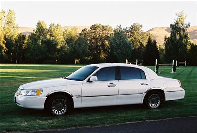 Sedan - Lincoln Town Car