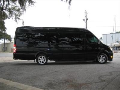 Mini-Bus - Limo / Party Style 