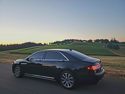 Luxury Sedan - Lincoln Continental