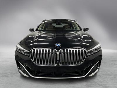 Luxury Sedan - BMW 7-Series
