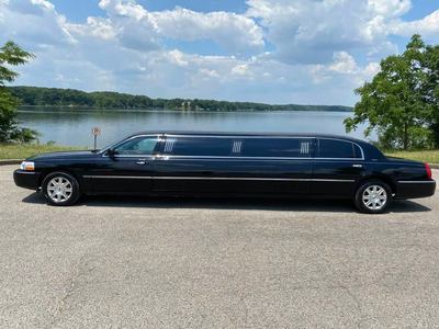 Stretch Limo - Lincoln Town Car
