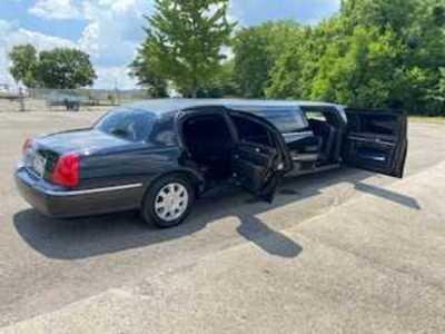 Stretch Limo - Lincoln Town Car