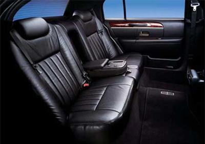 Sedan - Lincoln Town Car