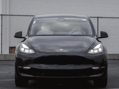 SUV - Tesla Model Y 
