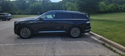 SUV - Lincoln Aviator