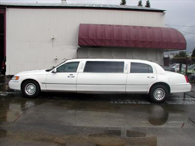 Stretch Limo - Lincoln Town Car