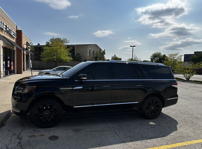 SUV - Lincoln Navigator L