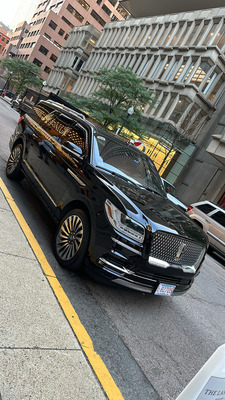 SUV - Lincoln Navigator L