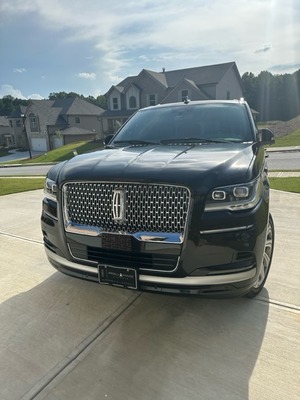 SUV - Lincoln Navigator