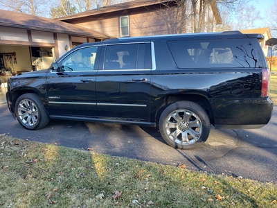 SUV - Chevrolet Suburban