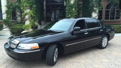 Sedan - Lincoln Town Car L