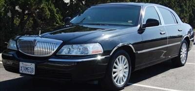 Sedan - Lincoln Town Car L