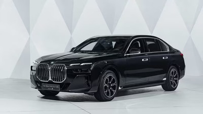 Luxury Sedan - BMW 7-Series
