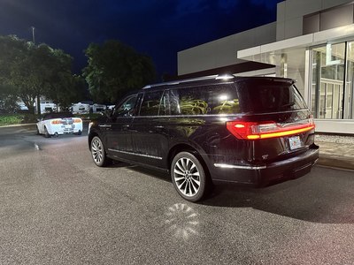 SUV - Lincoln Navigator L