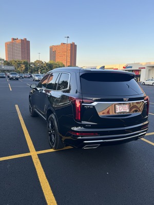Sedan - Cadillac XT6
