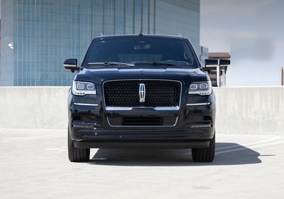 SUV - Lincoln Navigator L