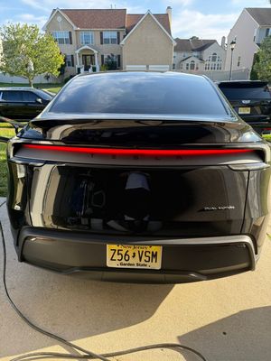 SUV - Tesla Model Y 