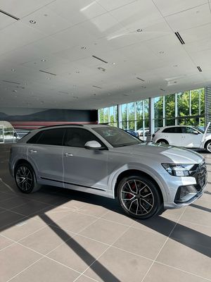 Luxury Sedan - Audi A8