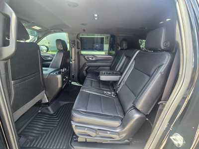 SUV - Chevrolet Suburban