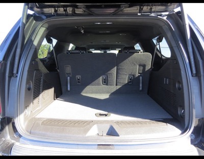 SUV - Chevrolet Suburban