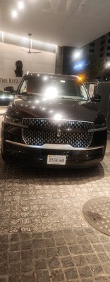 SUV - Lincoln Navigator L