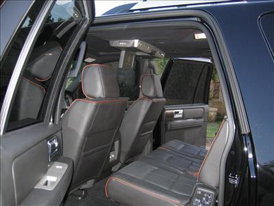 SUV - Lincoln Navigator
