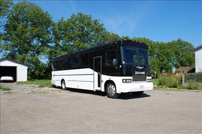 MotorCoach - Deluxe Motor Coach 