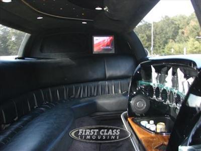 Stretch Limo - Lincoln Town Car