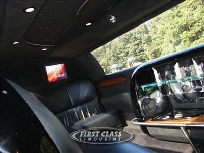 Stretch Limo - Lincoln Town Car