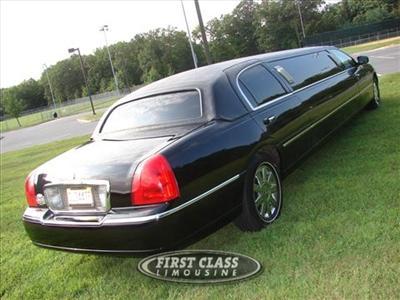 Stretch Limo - Lincoln Town Car