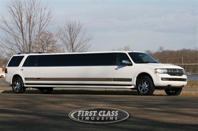 SUV - Lincoln Navigator