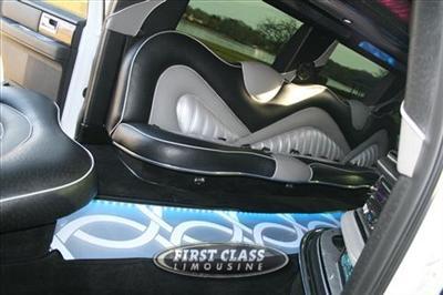 SUV - Lincoln Navigator