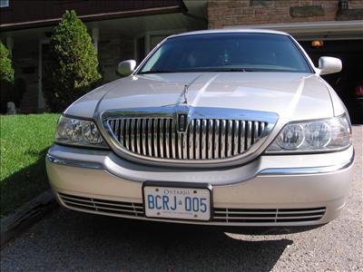 Sedan - Lincoln Town Car