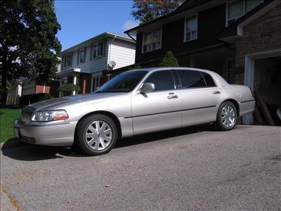 Sedan - Lincoln Town Car