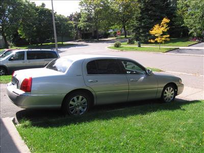 Sedan - Lincoln Town Car