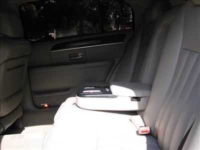 Sedan - Lincoln Town Car