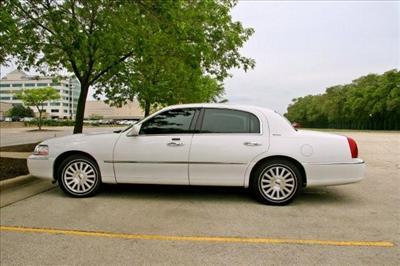 Sedan - Lincoln Town Car
