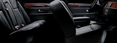 Sedan - Lincoln Town Car L