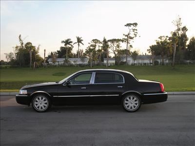 Sedan - Lincoln Town Car L