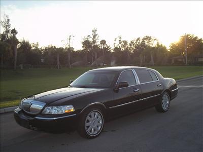 Sedan - Lincoln Town Car L