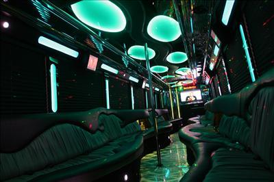 MotorCoach - Deluxe Motor Coach 