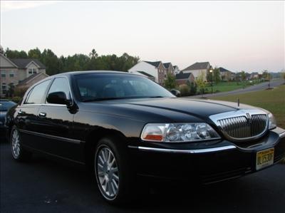 Sedan - Lincoln Town Car