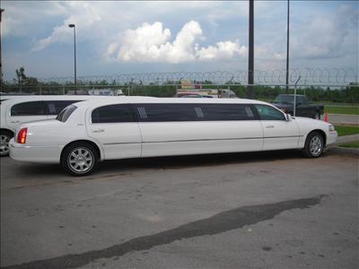 Stretch Limo - Lincoln Town Car