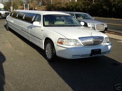 Stretch Limo - Lincoln Town Car