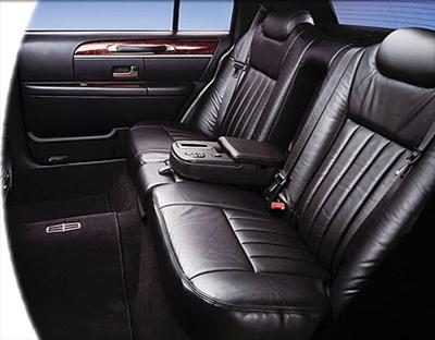 Sedan - Lincoln Town Car