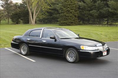 Sedan - Lincoln Town Car