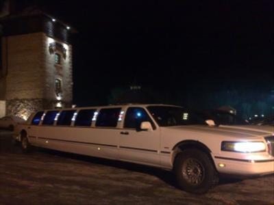Stretch Limo - Lincoln Town Car