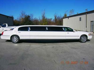 Stretch Limo - Lincoln Town Car