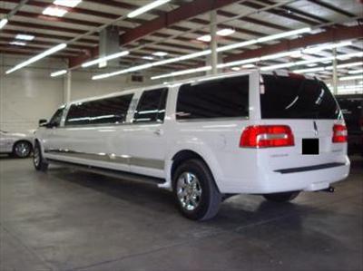 Stretch SUV - Lincoln Navigator