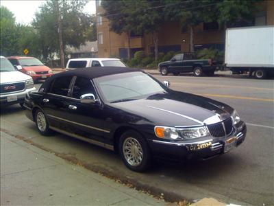 Sedan - Lincoln Town Car